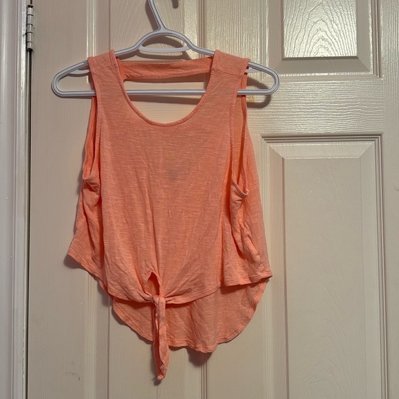 Peach tank top with tie in the front - Picture 1 of 3